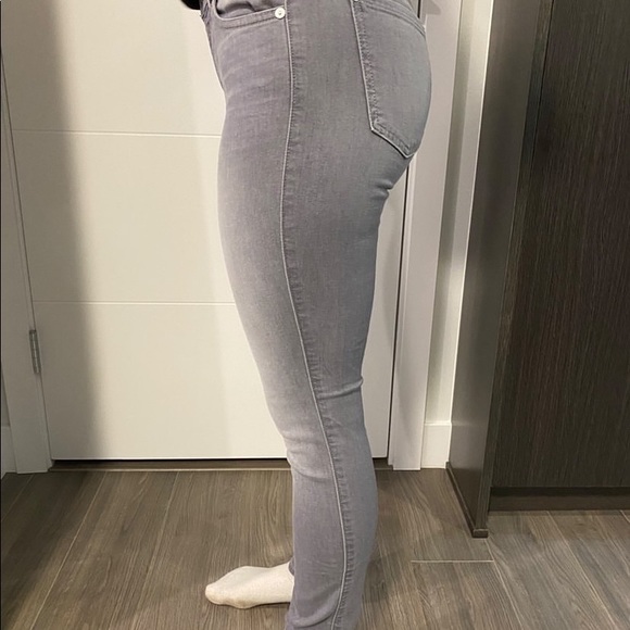 7 for all Mankind Women Skinny Jeans - Picture 3 of 9